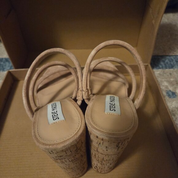 Steve Madden Summer Camel Suede Wedges - Picture 4 of 4